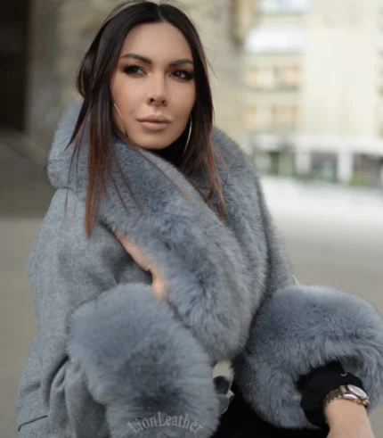 Sivi alpaca kaput od lamine vune sa prirodnim krznom