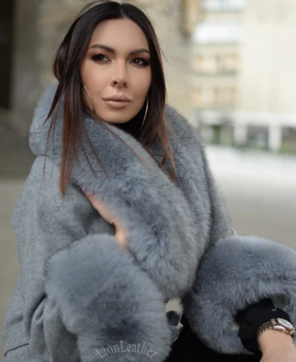 Sivi alpaca kaput od lamine vune sa prirodnim krznom