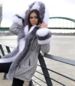 Siva parka sa prirodnim krznom