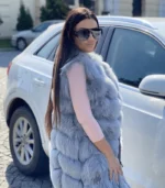 Sivi prsluk od prirodnog krzna